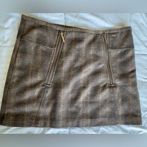 KENAR petite size 6p wool blend miniskirt with zipper‎ accents. Fully lined